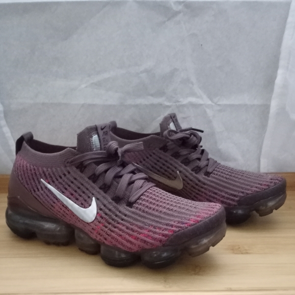 Nike Shoes - Nike Vapormax